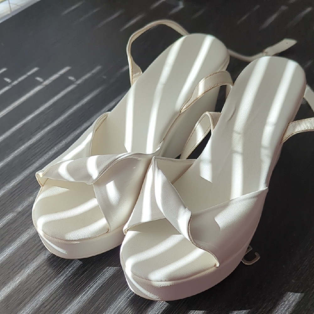 Elegant Cream Women's Sandals